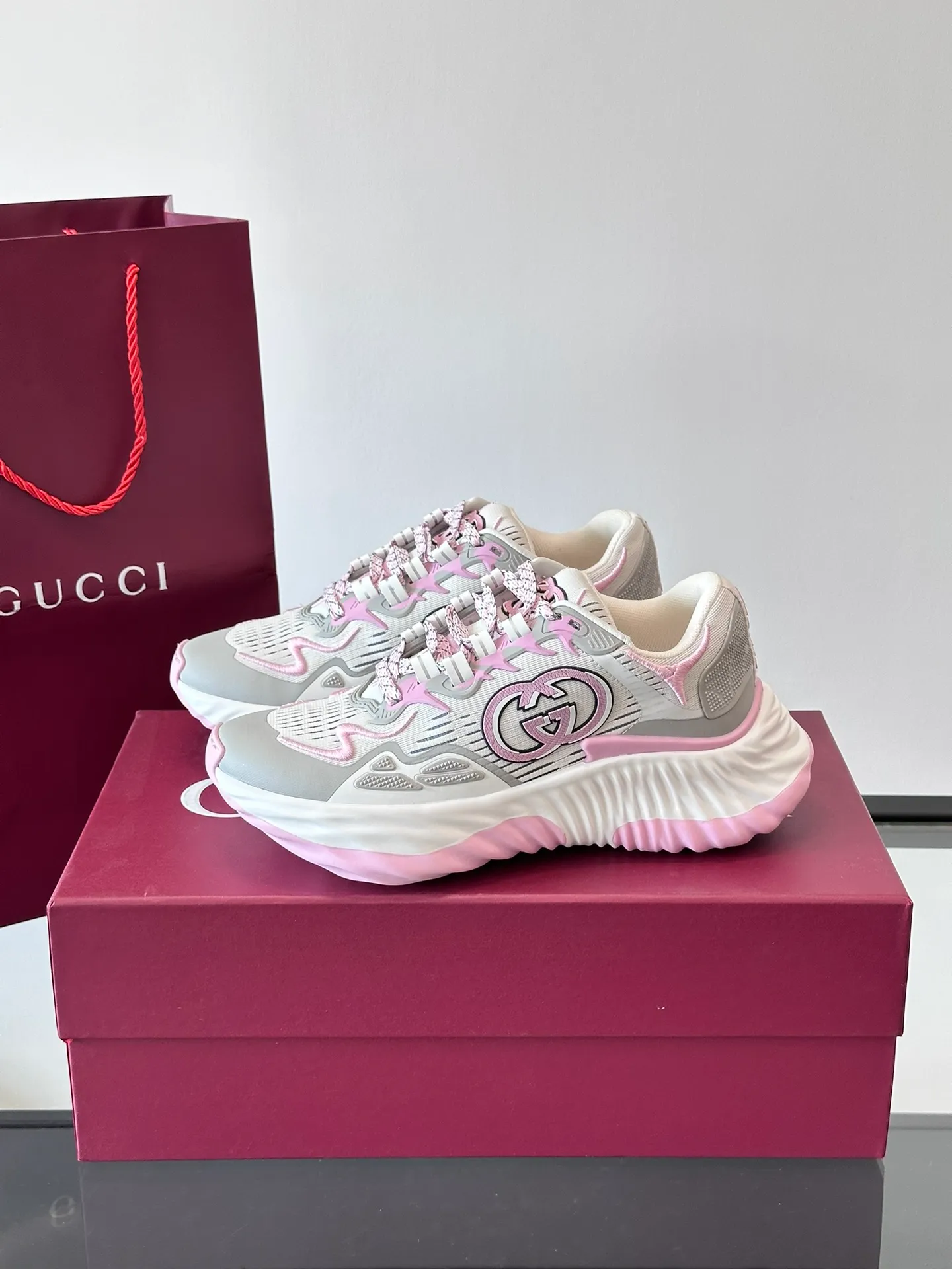 Men's Men's Shoes💰p760 "Gucc*" Ri Men's Men's Shoes💰p Men's Men's Shoes💰ple Series 2024ss👫Couple Style Casual Sports Shoes, buy the original and accurately reproduce it! Restore the quality of details, Gucci Ri men's shoes 💰p men's shoes 💰ple series sports shoes are made with innovative stitching technology to create a flowing texture like water. The leather design is paired with three-dimensional interlocking Double G leather patches and Gucci letter metal accessories, creating a free flowing texture of the entire shoe with a 3D effect. A classic and versatile piece that feels super comfortable on your feet! Male 39-44 Female 35-39